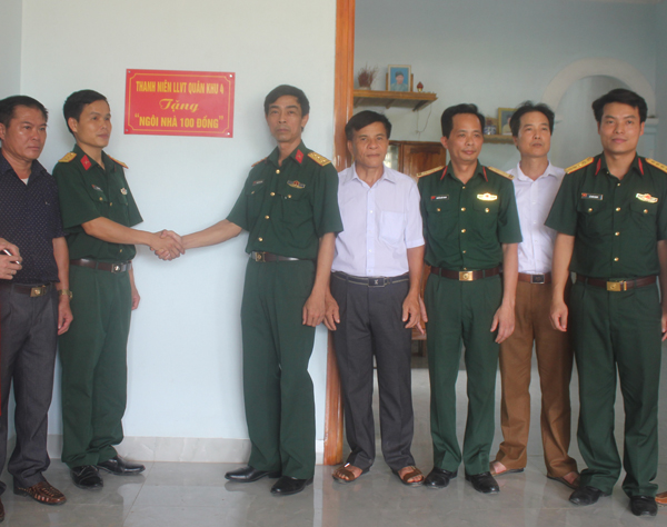 Quân khu 4 và Bộ CHQS tỉnh Thanh Hoá: Khánh thành “Ngôi nhà 100 đồng”