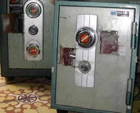 Bắt 3 đối tượng người nước ngoài chuyên cạy phá két sắt, trộm cắp tiền, vàng