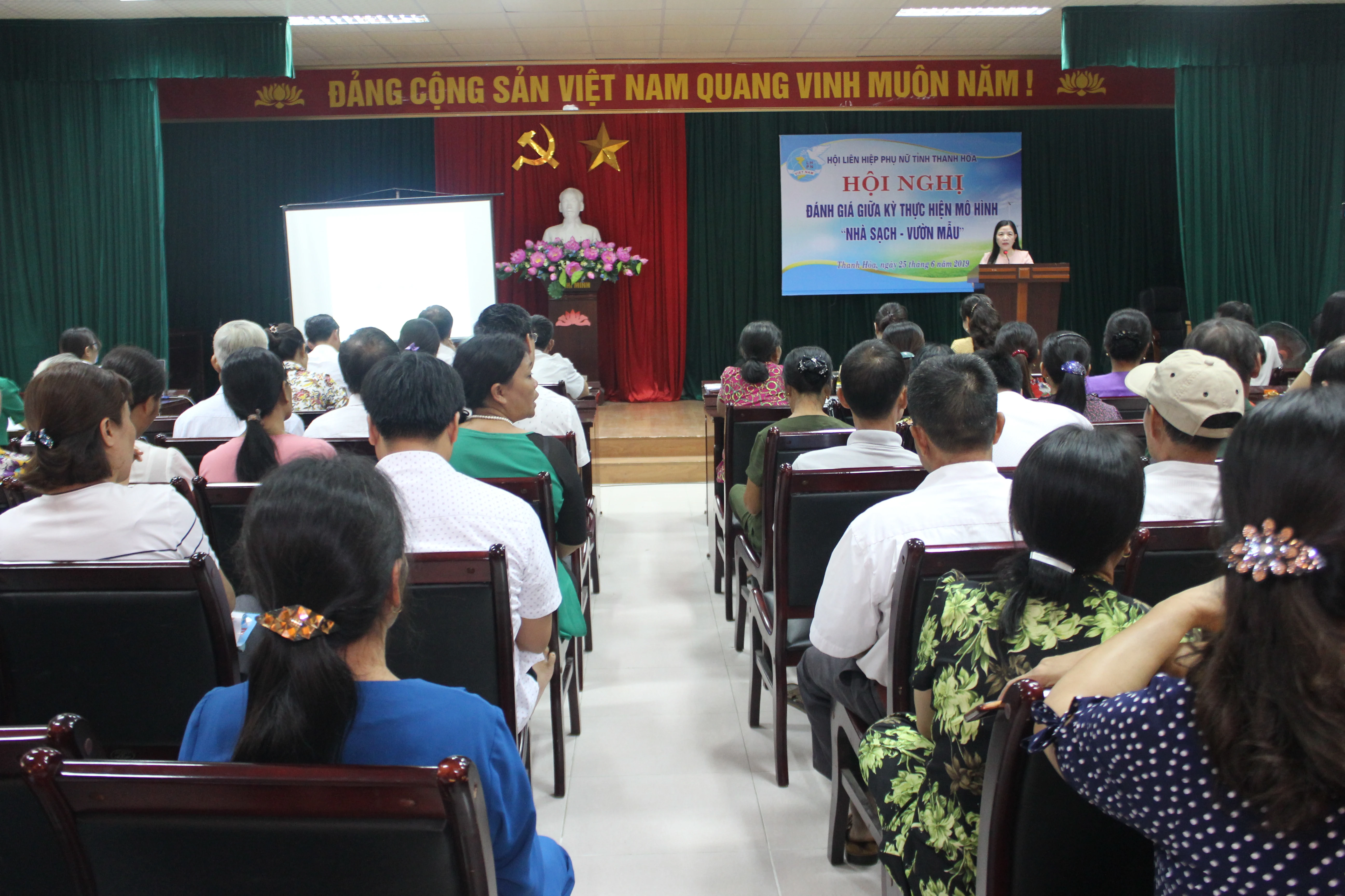 Đánh giá giữa kỳ thực hiện mô hình “ Nhà sạch - Vườn mẫu ”