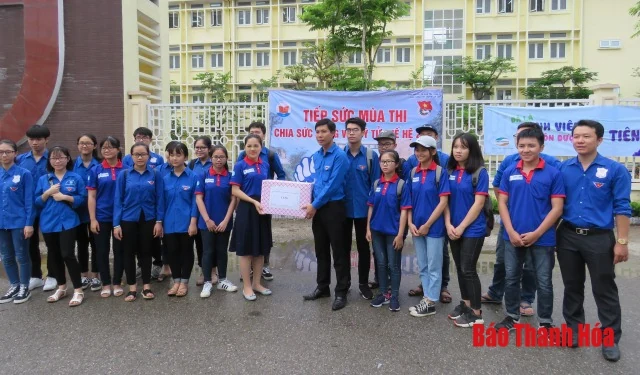 Hỗ trợ, giới thiệu 890 phòng trọ giá rẻ, 350 chuyến xe miễn phí chở thí sinh đến địa điểm thi