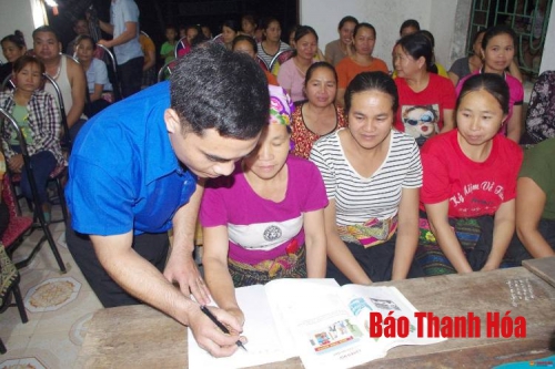 Bế giảng lớp xóa mù chữ cho bà con nhân dân huyện Mường Lát