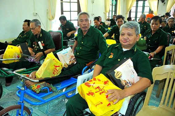 Hơn 14,9 tỷ đồng mua quà tặng cho người có công với cách mạng trên địa bàn tỉnh
