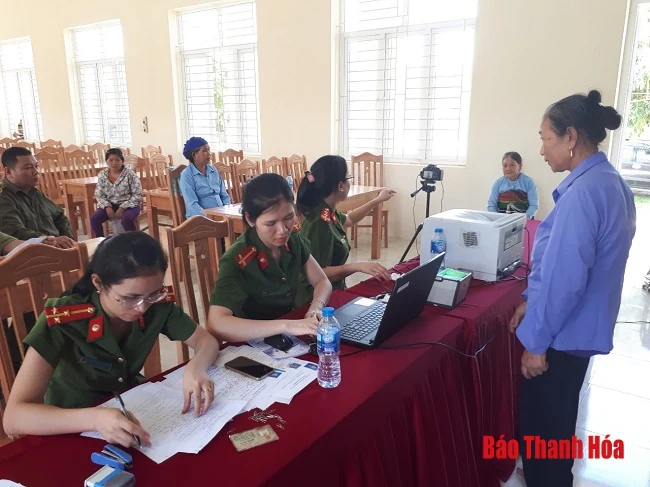 Công an huyện Bá Thước cấp căn cước công dân miễn phí cho người dân