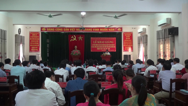 Huyện Hoằng Hóa: Khai giảng lớp bồi dưỡng cán bộ dự nguồn BCH Đảng bộ huyện