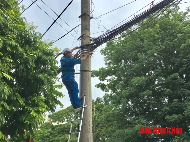 TP Thanh Hóa: Sau phản ánh của Báo Thanh Hóa, nhiều đoạn cáp viễn thông đã được bó gọn