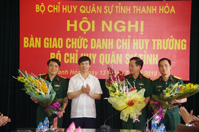 Bàn giao chức danh Chỉ huy trưởng Bộ CHQS tỉnh Thanh Hóa