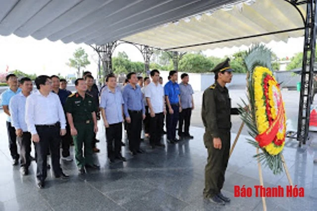 Đoàn đại biểu tỉnh Thanh Hóa viếng Đại tướng Võ Nguyên Giáp và các anh hùng liệt sĩ tại các nghĩa trang tỉnh Quảng Bình và Quảng Trị