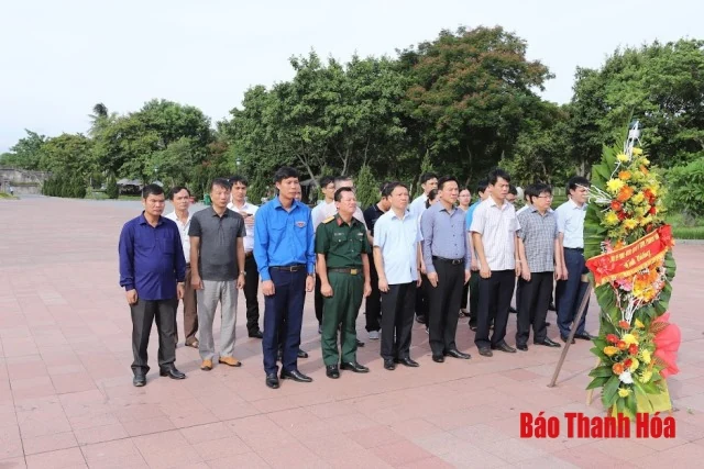 Đoàn đại biểu tỉnh Thanh Hóa viếng Đại tướng Võ Nguyên Giáp và các anh hùng liệt sĩ tại các nghĩa trang tỉnh Quảng Bình và Quảng Trị