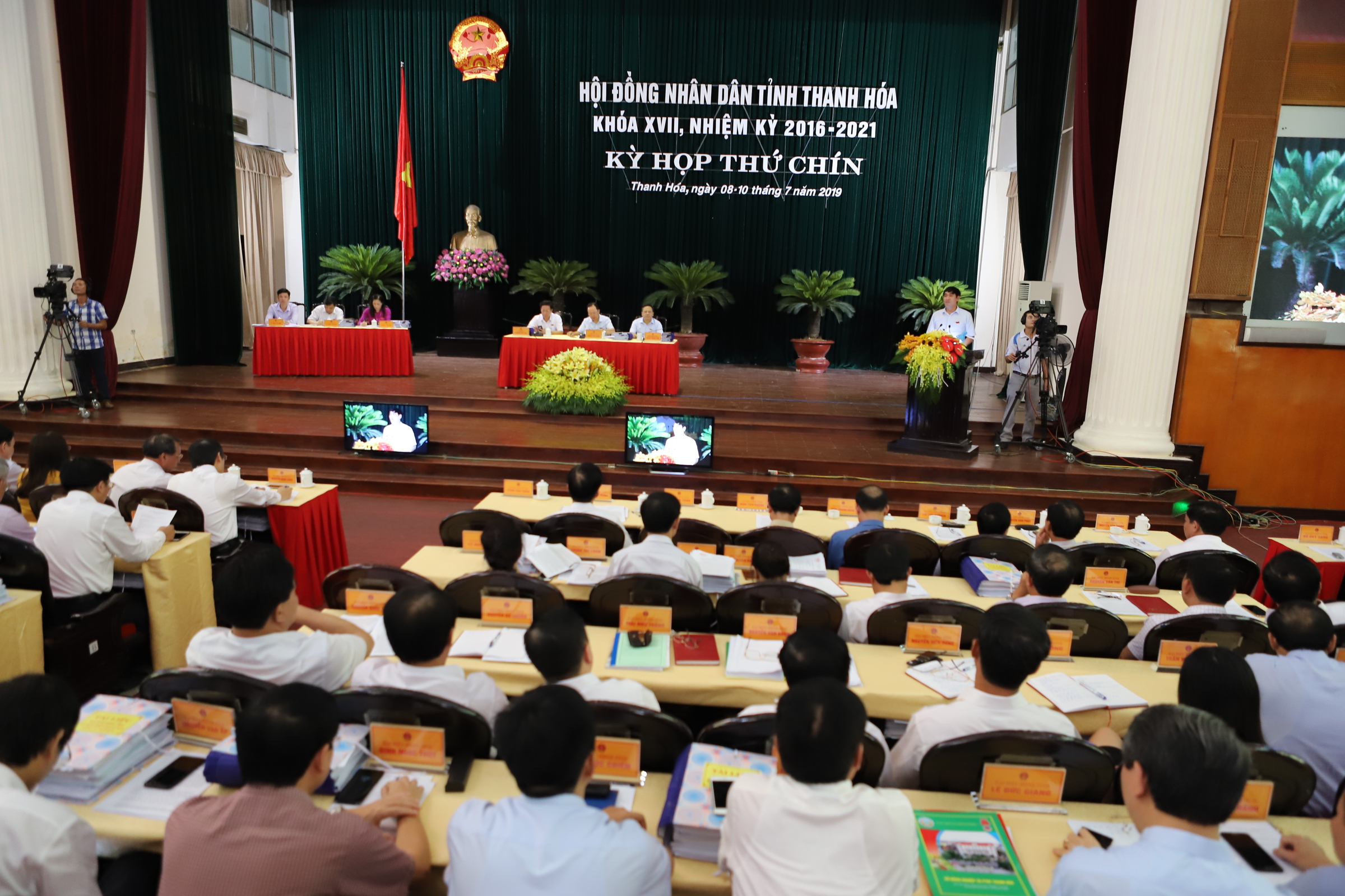 Kỳ họp thứ 9, HĐND tỉnh khóa XVII: Các đại biểu thảo luận tại hội trường