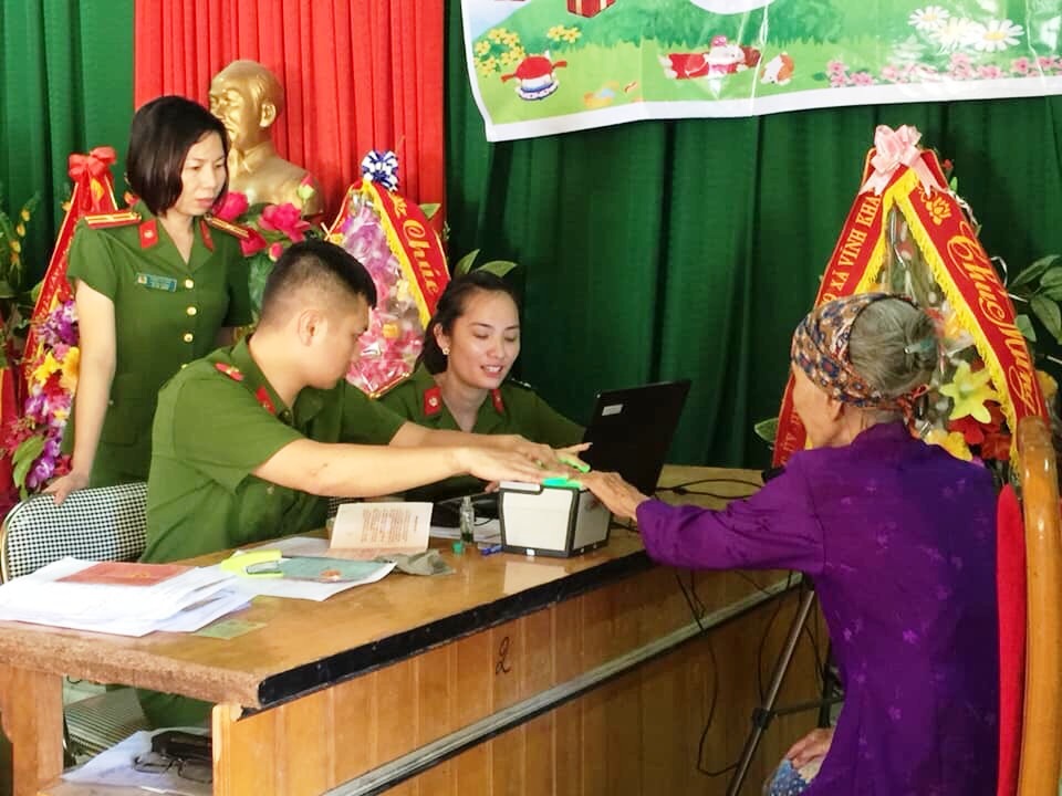 Công an huyện Vĩnh Lộc cấp căn cước lưu động cho công dân