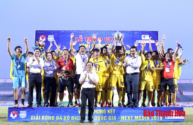 Vinh danh, trao thưởng cho đội U17 Thanh Hóa - Nhà vô địch giải bóng đá U17 quốc gia 2019