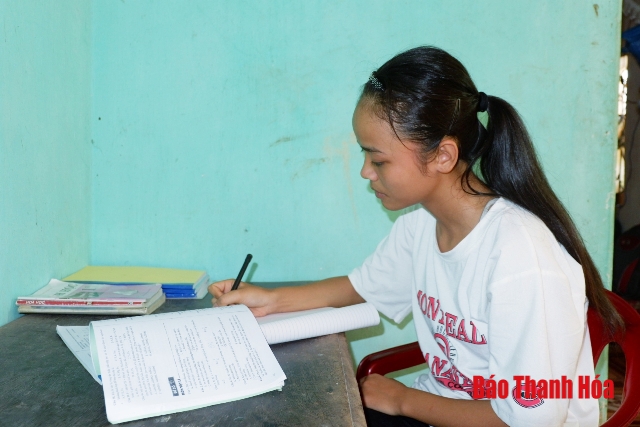 Cô học trò nghèo đạt 28,05 điểm và ước mơ trở thành dược sĩ