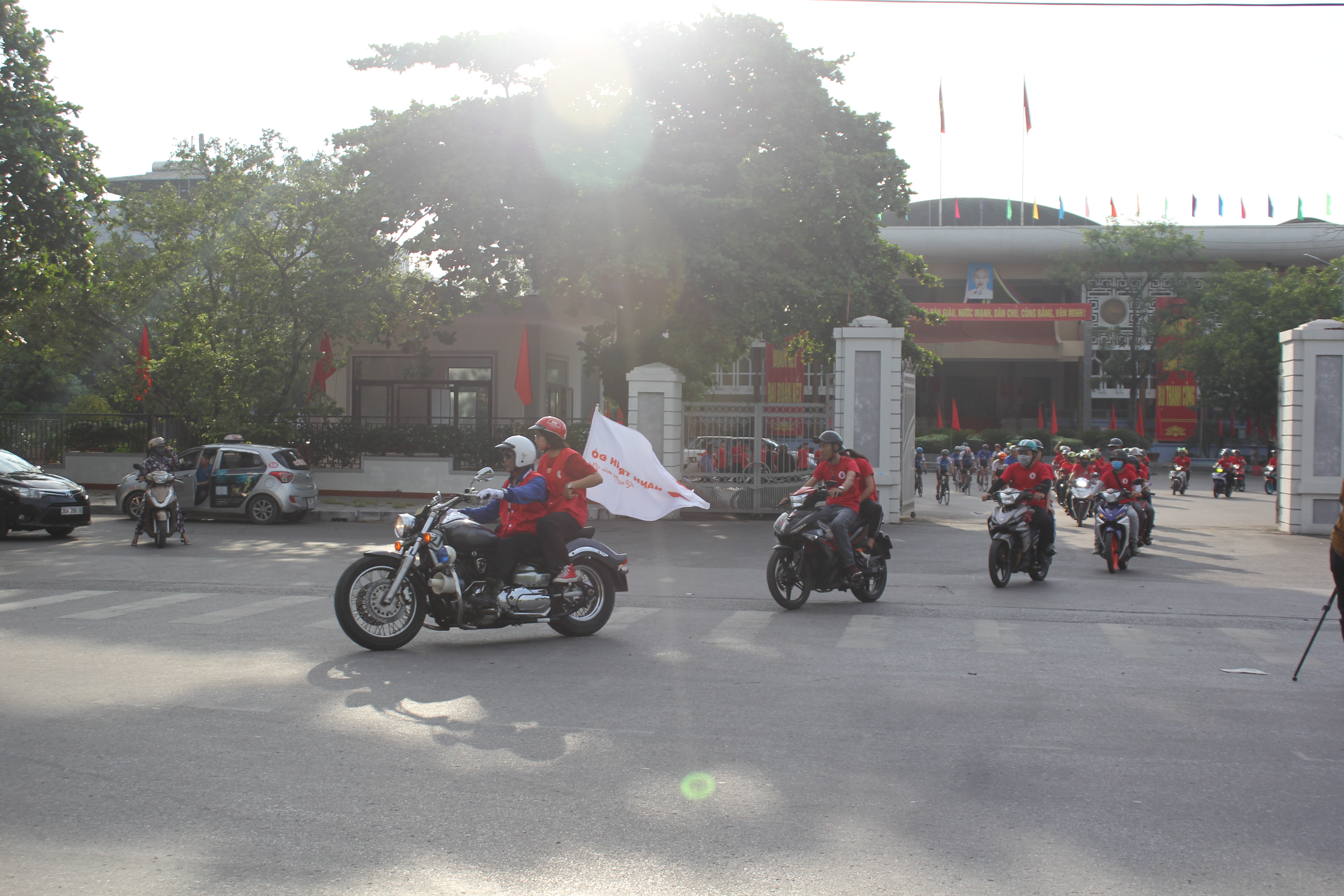 Diễu hành, tuyên truyền lưu động chương trình Hành trình đỏ - Kết nối dòng máu Việt