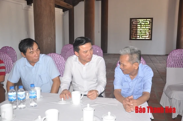 Đồng chí Phó Bí thư Thường trực Tỉnh ủy, Trưởng Đoàn ĐBQH tỉnh dâng hương tại Khu Di tích lịch sử cách mạng Yên Trường