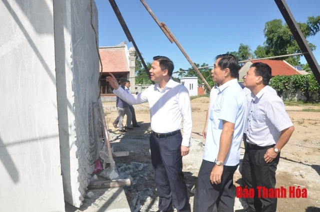 Đồng chí Phó Bí thư Thường trực Tỉnh ủy, Trưởng Đoàn ĐBQH tỉnh dâng hương tại Khu Di tích lịch sử cách mạng Yên Trường