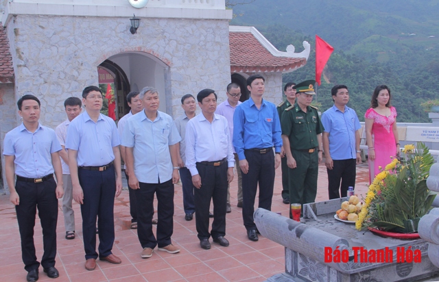 Đoàn đại biểu tỉnh Thanh Hóa viếng các Anh hùng liệt sỹ hy sinh tại mặt trận Vị Xuyên, tỉnh Hà Giang