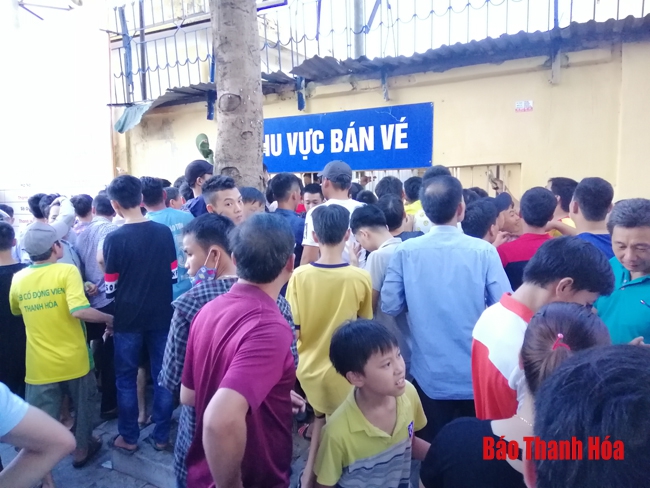 Sân Thanh Hóa đón “cơn sốt vé” và số lượng khán giả đông nhất kể từ đầu mùa