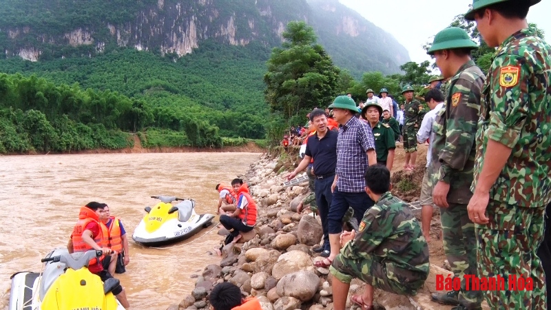 Thứ trưởng Bộ NN&PTNT Nguyễn Hoàng Hiệp kiểm tra tình hình mưa lũ tại huyện Quan Sơn