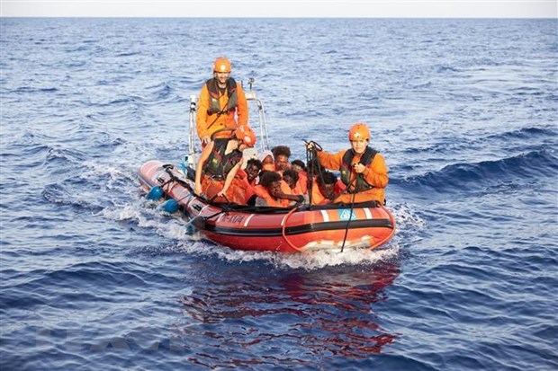 Italy từ chối tiếp nhận những người di cư được cứu trên biển