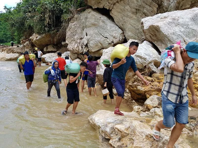 Tình người nơi tâm lũ