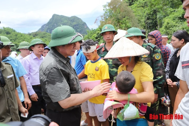 Đồng chí Trưởng Ban Tổ chức Trung ương Phạm Minh Chính thăm, kiểm tra công tác khắc phục hậu quả mưa lũ tại Thanh Hóa