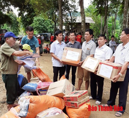 Hội Nông dân tỉnh thăm hỏi, hỗ trợ các hộ dân bị ảnh hưởng bởi mưa lũ tại xã Na Mèo