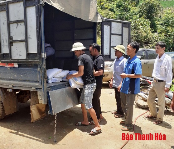 Hội Nông dân tỉnh trao hơn 100 suất quà hỗ trợ các hộ dân huyện Mường Lát