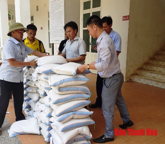 Hội Nông dân tỉnh trao hơn 100 suất quà hỗ trợ các hộ dân huyện Mường Lát