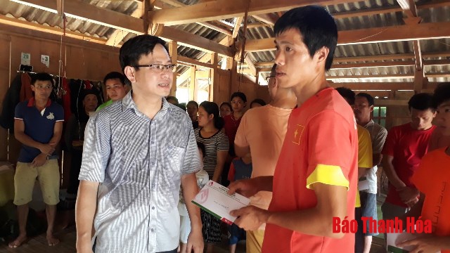 Ngân hàng Chính sách xã hội ủng hộ người dân Sa Ná khắc phục khó khăn do thiên tai