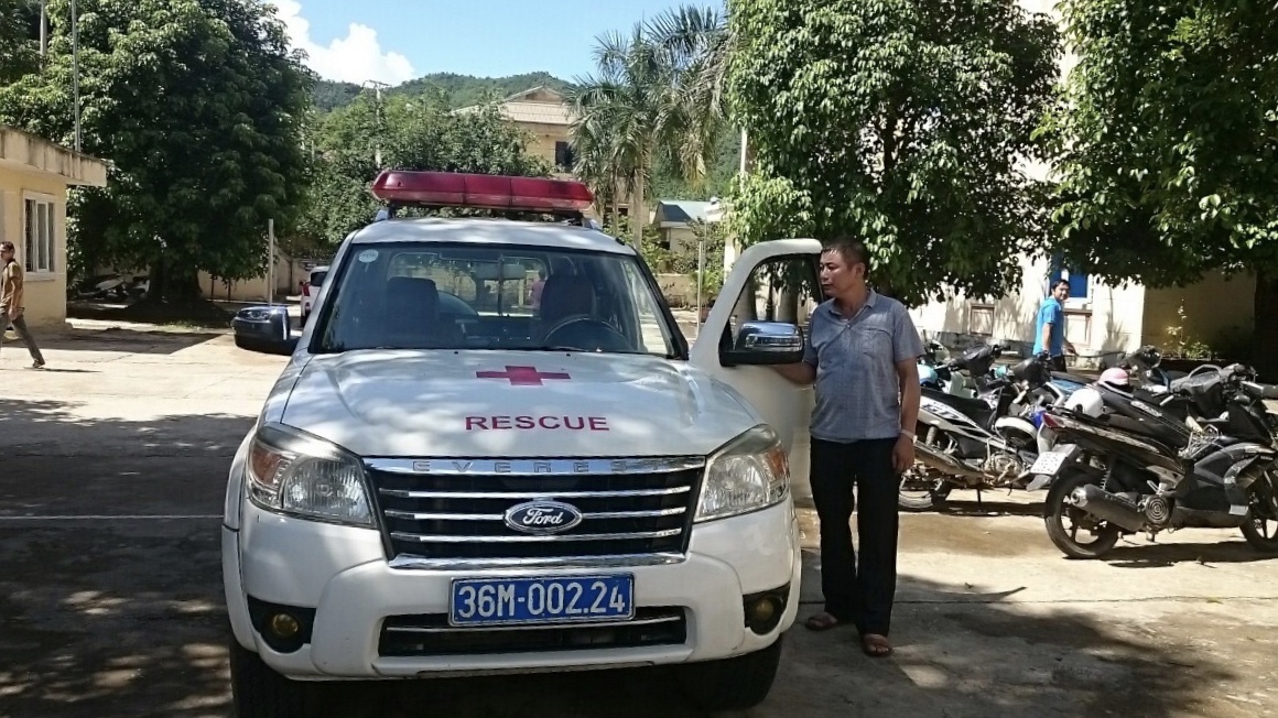 Tăng cường xe cứu thương vận chuyển bệnh nhân vùng lũ Quan Sơn