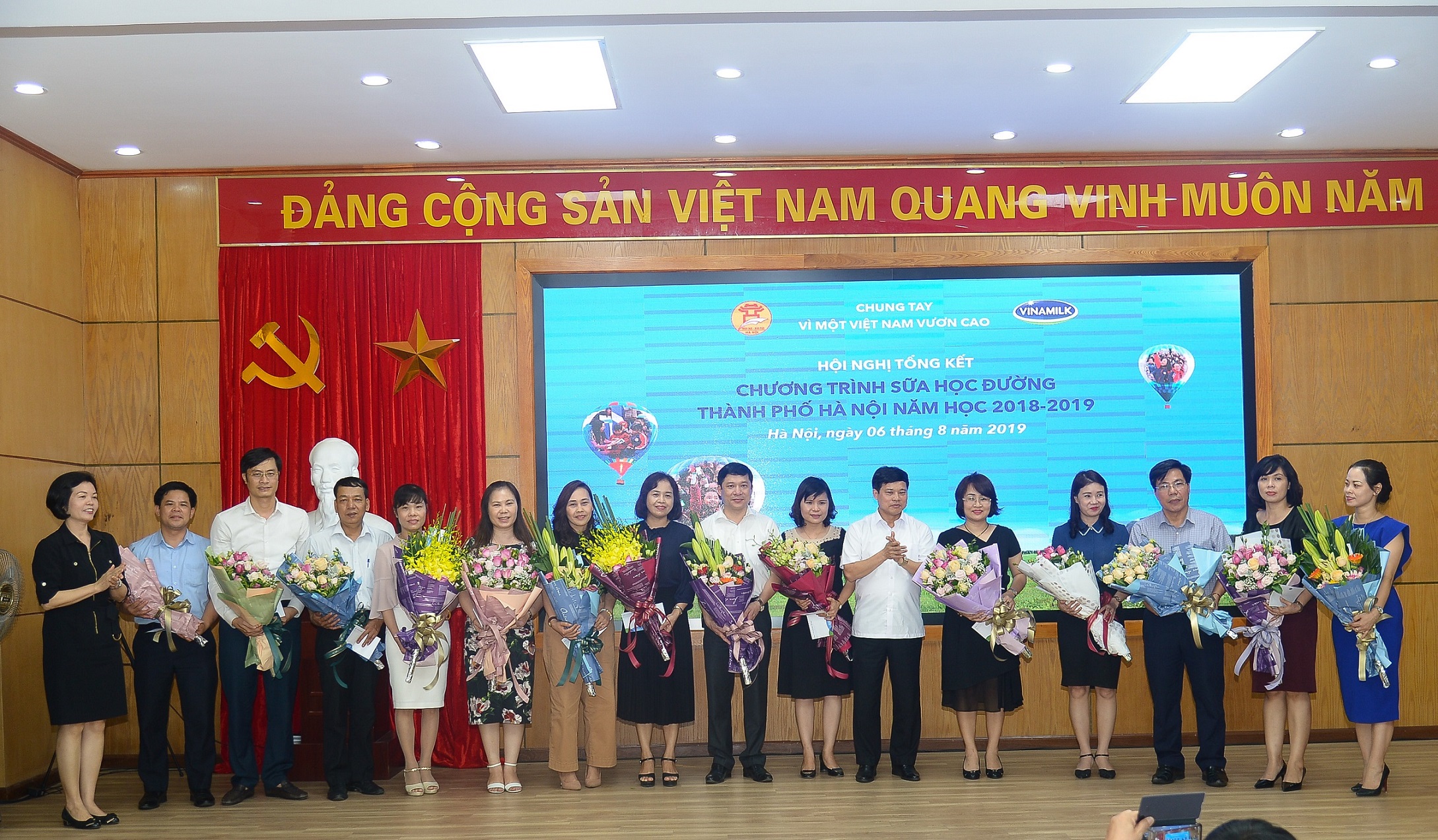 Hơn 1 triệu trẻ mẫu giáo và học sinh tiểu học toàn thành phố Hà Nội tham gia chương trình Sữa học đường