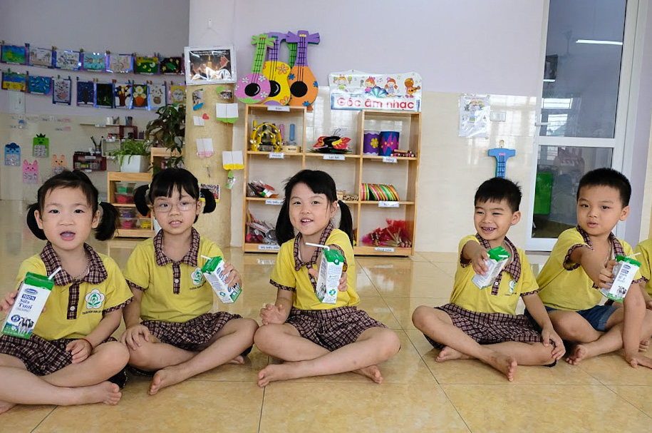 Hơn 1 triệu trẻ mẫu giáo và học sinh tiểu học toàn thành phố Hà Nội tham gia chương trình Sữa học đường
