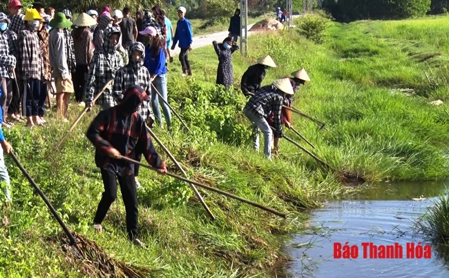 Tĩnh Gia: Hơn 200 cán bộ, chiến sỹ tham gia hoạt động “Dòng sông, kênh mương không rác thải”