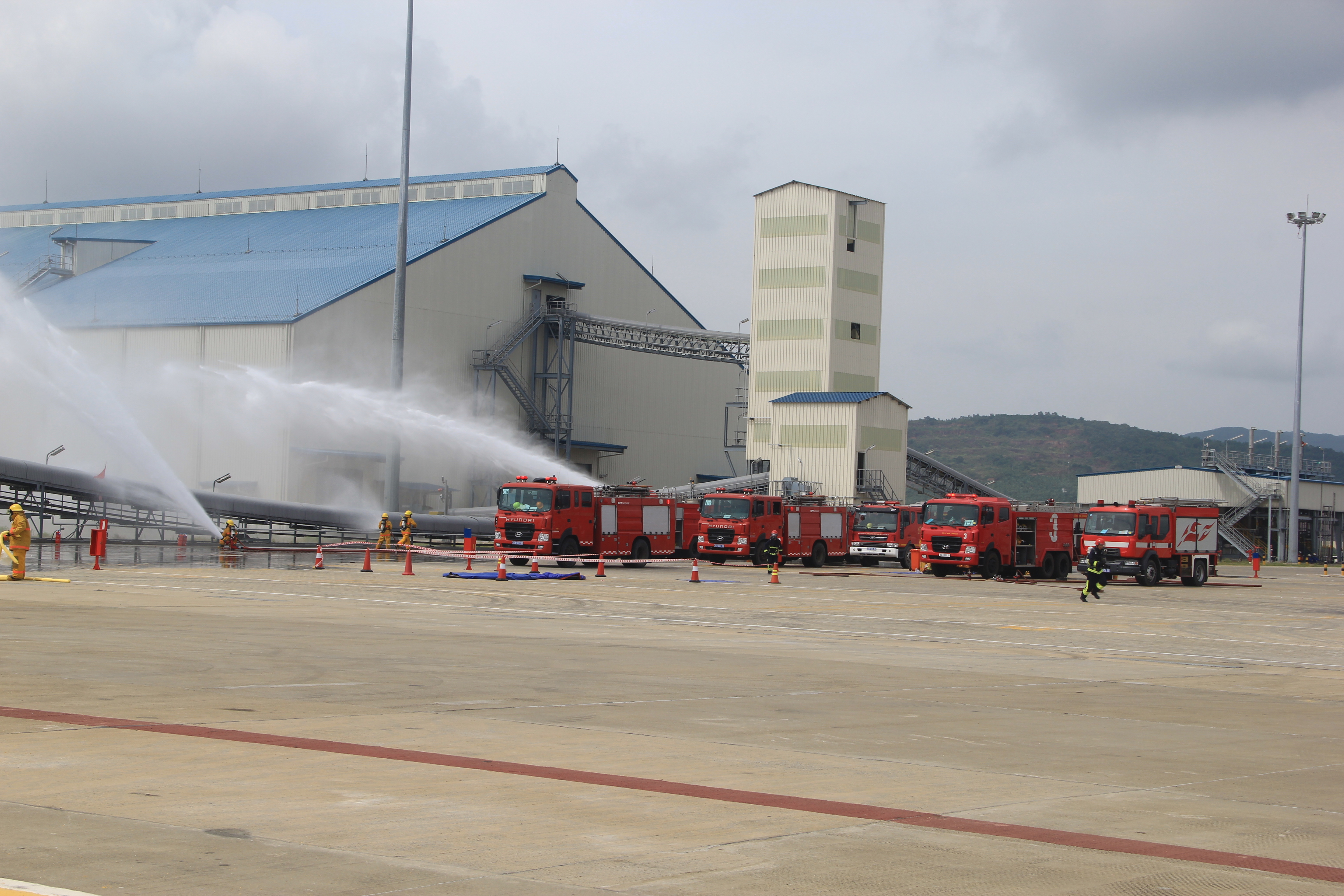 Diễn tập phòng cháy chữa cháy tại Nhà máy Lọc hóa dầu Nghi Sơn