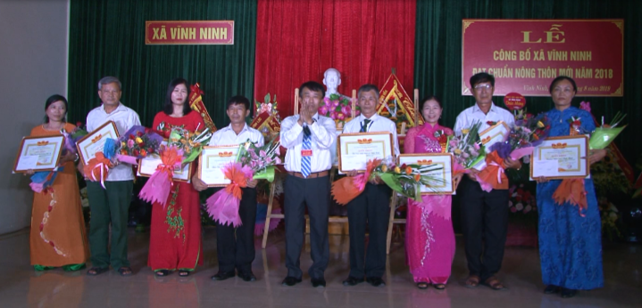 Xã Vĩnh Ninh đón bằng công nhận xã đạt chuẩn nông thôn mới