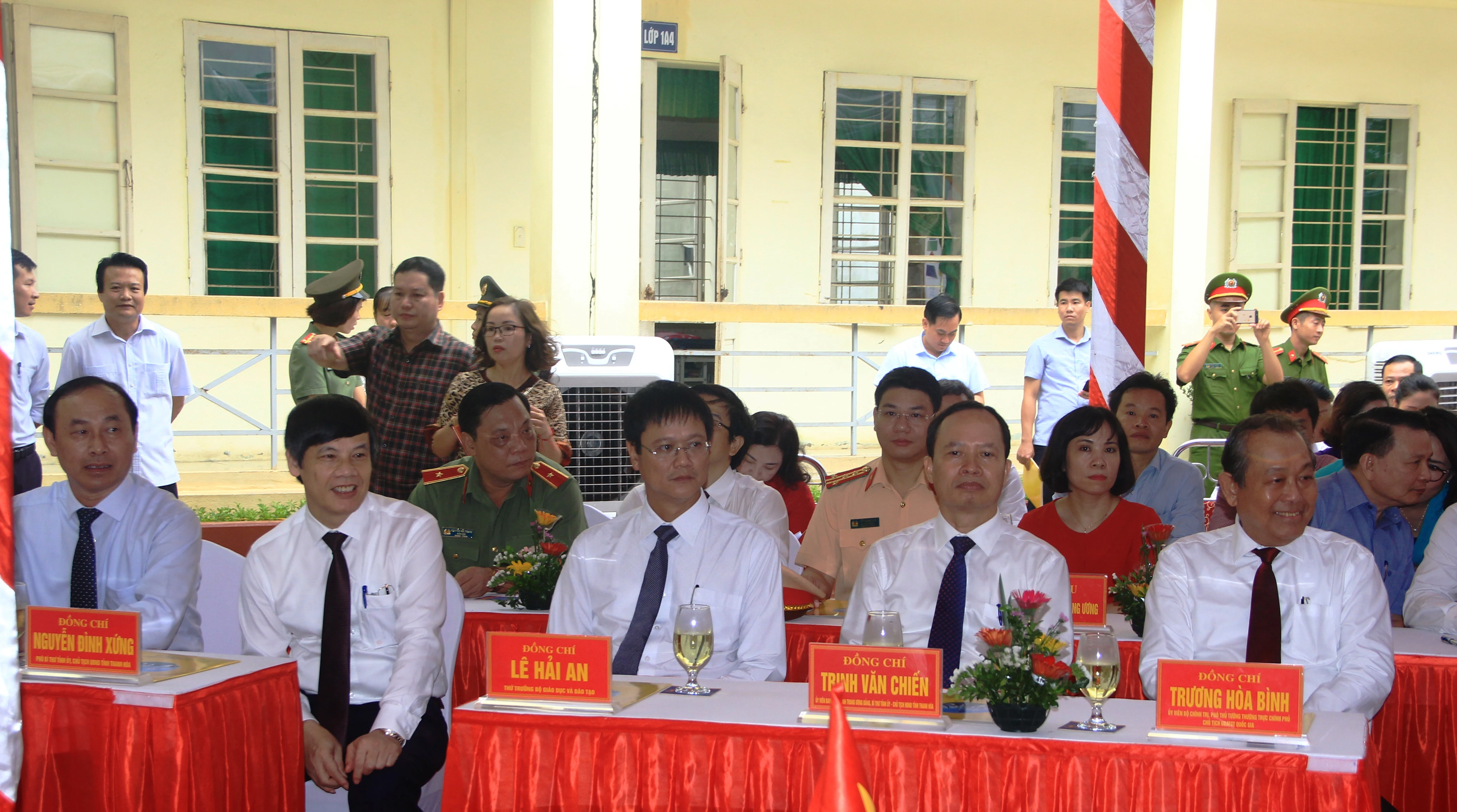 Phó Thủ tướng Thường trực Chính phủ Trương Hòa Bình dự khai giảng năm học mới tại Trường Tiểu học Hoàng Hoa Thám (TP Thanh Hóa)