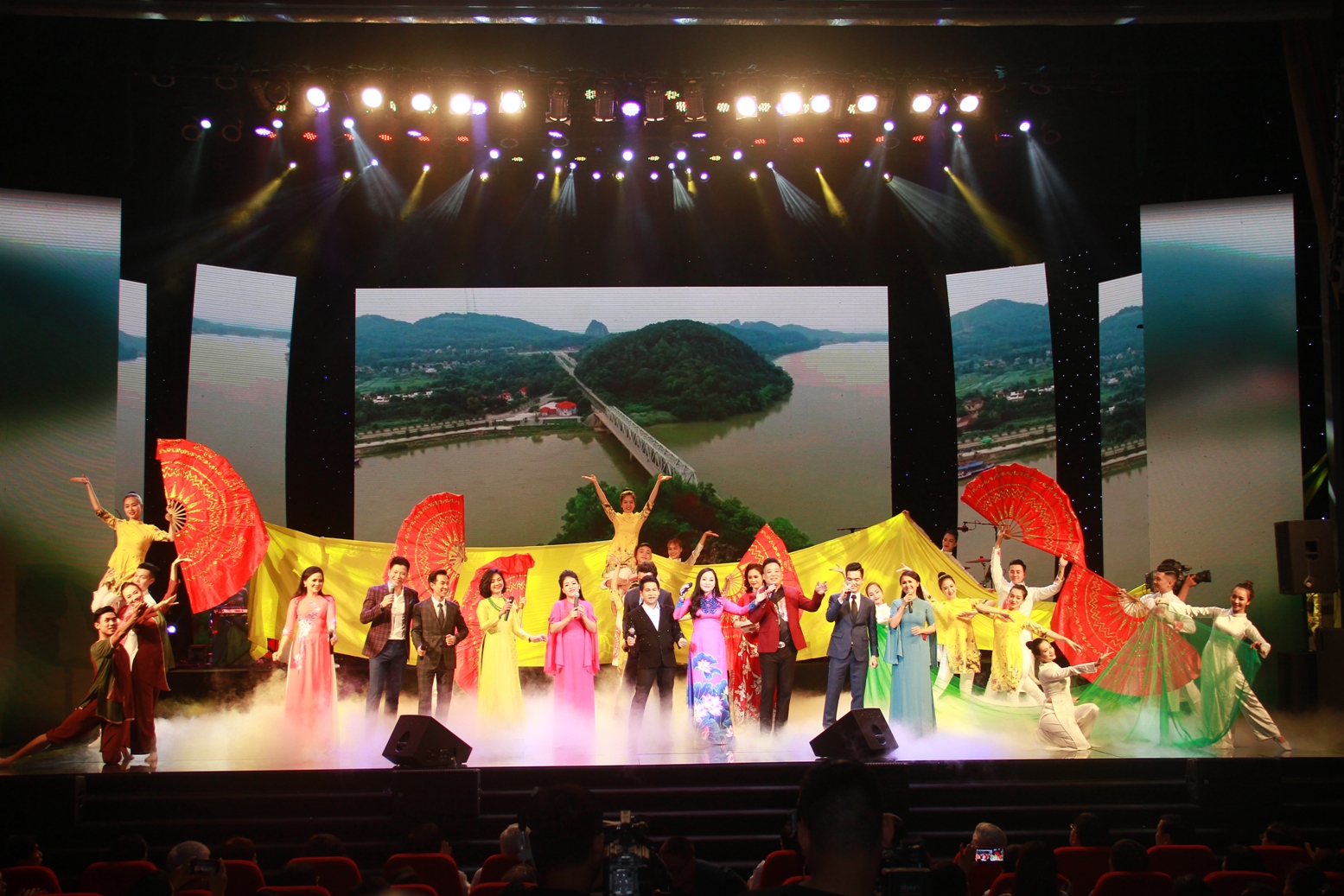 Hội Nghệ sĩ Thanh Hóa tại Hà Nội tổ chức đêm nhạc quyên góp ủng hộ đồng bào lũ lụt huyện Quan Sơn và Mường Lát