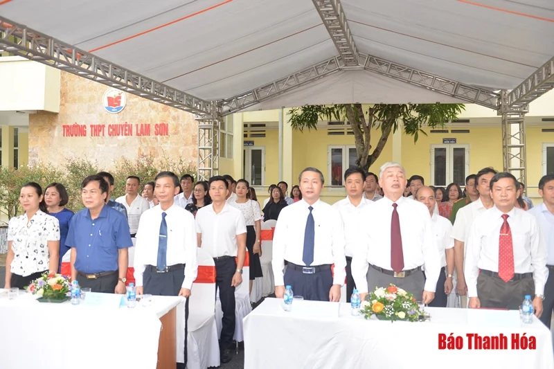 Đồng chí Phó Bí thư Tỉnh ủy Đỗ Minh Tuấn dự lễ khai giảng năm học mới tại Trường THPT Chuyên Lam Sơn