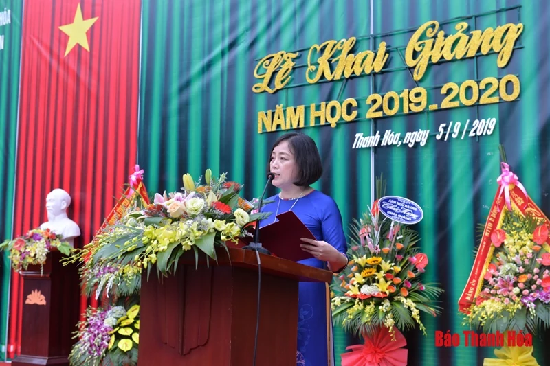 Đồng chí Phó Bí thư Tỉnh ủy Đỗ Minh Tuấn dự lễ khai giảng năm học mới tại Trường THPT Chuyên Lam Sơn
