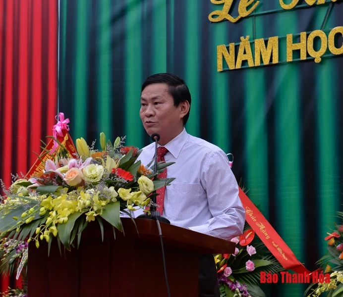 Đồng chí Phó Bí thư Tỉnh ủy Đỗ Minh Tuấn dự lễ khai giảng năm học mới tại Trường THPT Chuyên Lam Sơn