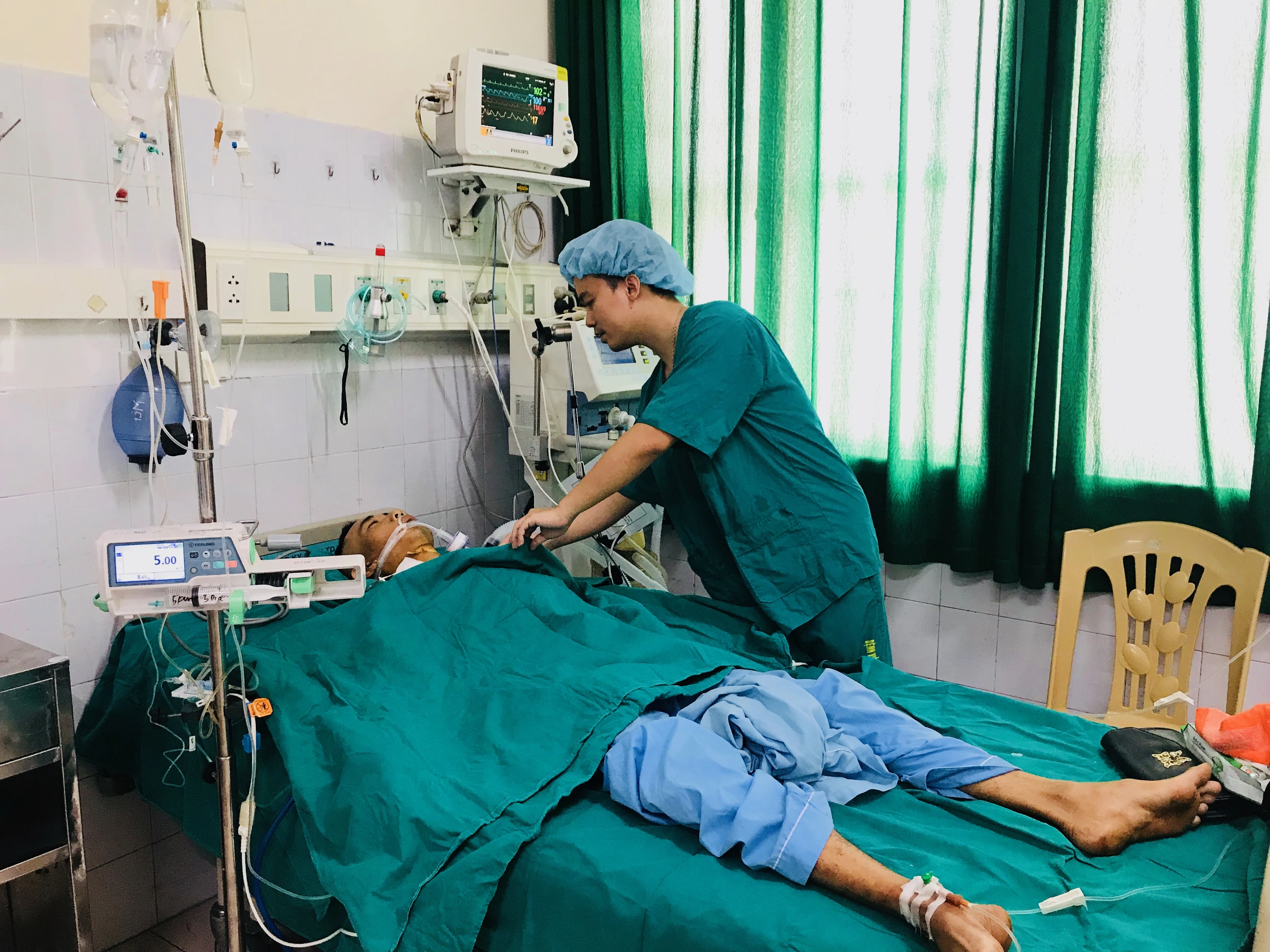 Cứu sống bệnh nhân bị đâm thủng thành tâm thất