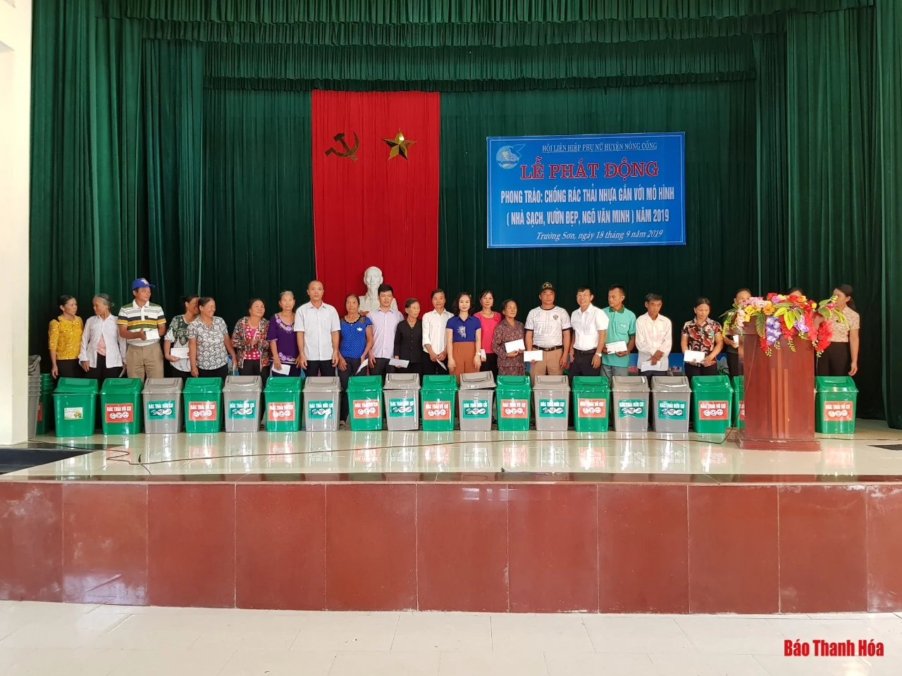 Phát động phong trào chống rác thải nhựa gắn với mô hình “Nhà sạch, vườn đẹp, ngõ văn minh”