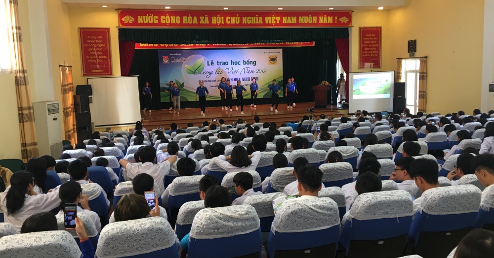 150 học sinh có hoàn cảnh khó khăn được nhận học bổng “Vì tương lai Việt Nam” năm 2019