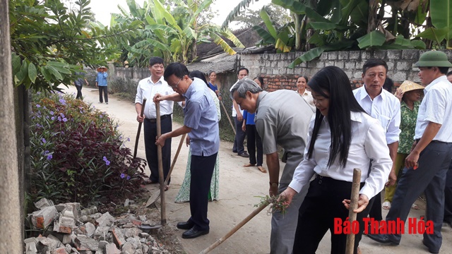 MTTQ huyện Vĩnh Lộc mít tinh hưởng ứng chiến dịch làm cho thế giới sạch hơn năm 2019