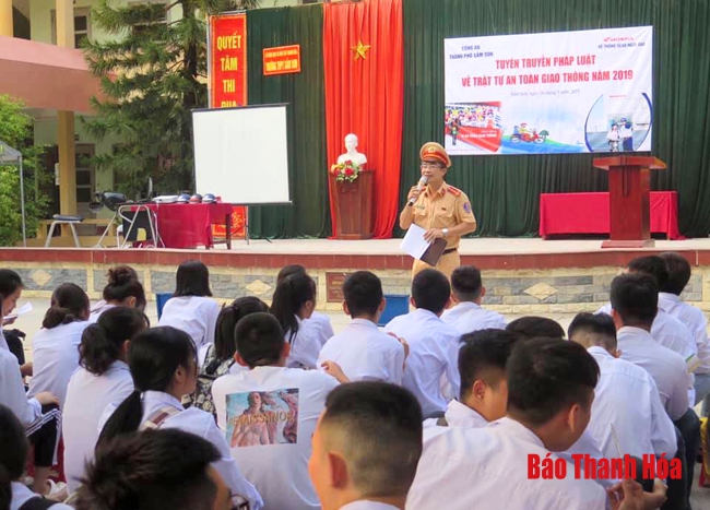 Hàng nghìn học sinh TP Sầm Sơn được tuyên truyền pháp luật về trật tự an toàn giao thông