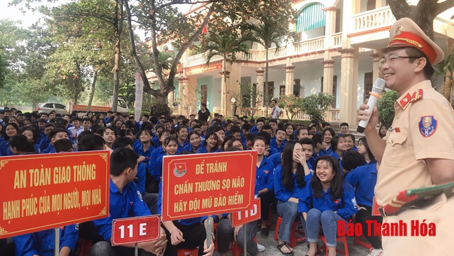 Hàng nghìn học sinh TP Sầm Sơn được tuyên truyền pháp luật về trật tự an toàn giao thông