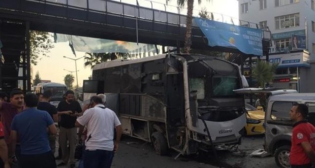 Đánh bom nhằm vào xe chở cảnh sát ở Thổ Nhĩ Kỳ, 5 người bị thương