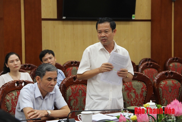 Xét duyệt khen thưởng cho các tập thể, cá nhân có thành tích xuất sắc