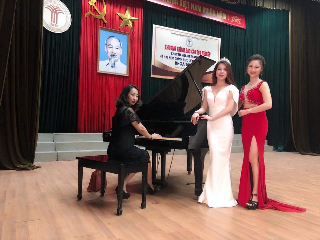 Trọn vẹn tình yêu với sân khấu và bục giảng