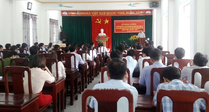 Huyện Vĩnh Lộc: Khai giảng lớp bồi dưỡng cán bộ dự nguồn BCH Đảng bộ huyện